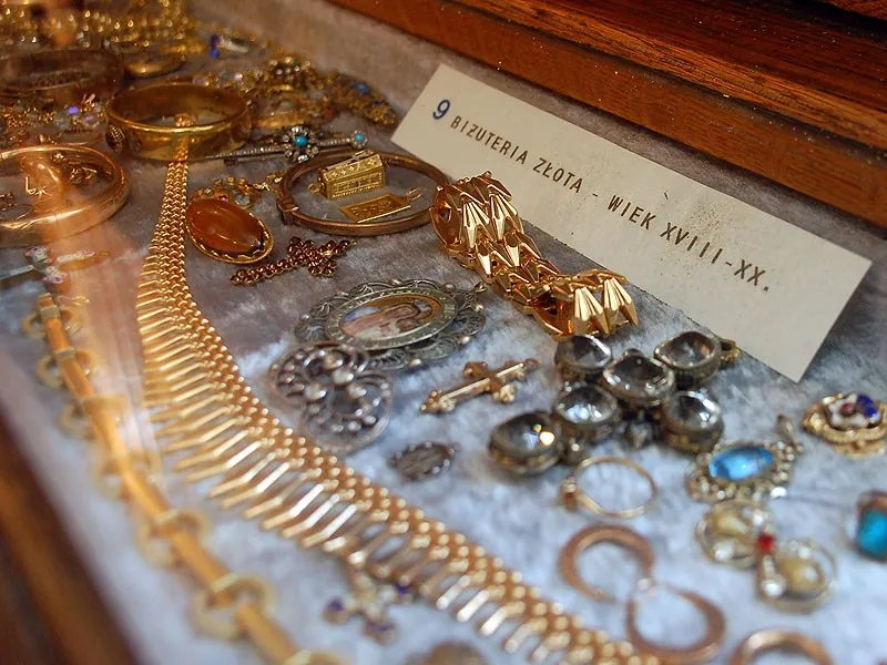 Gablota z biżuterią w Skarbcu Jasnogórskim