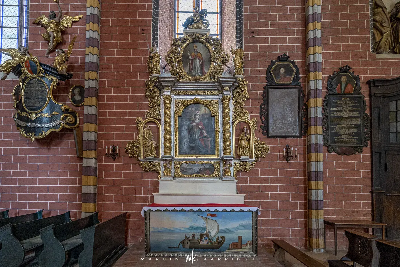 Kaplica i ołtarz z cudownym wizerunkiem w farze