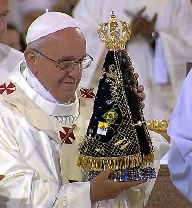 Matka Boża z Aparecidy – wizerunek w uroczystej oprawie