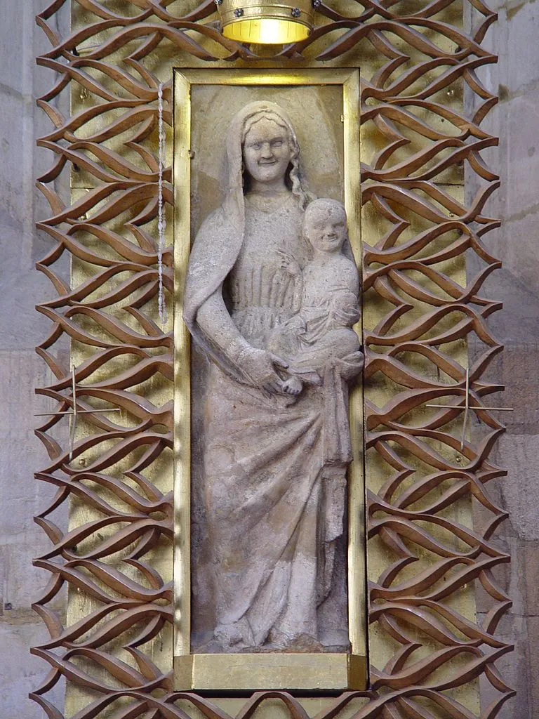 Wiślica – Madonna Łokietkowa, zbliżenie figury