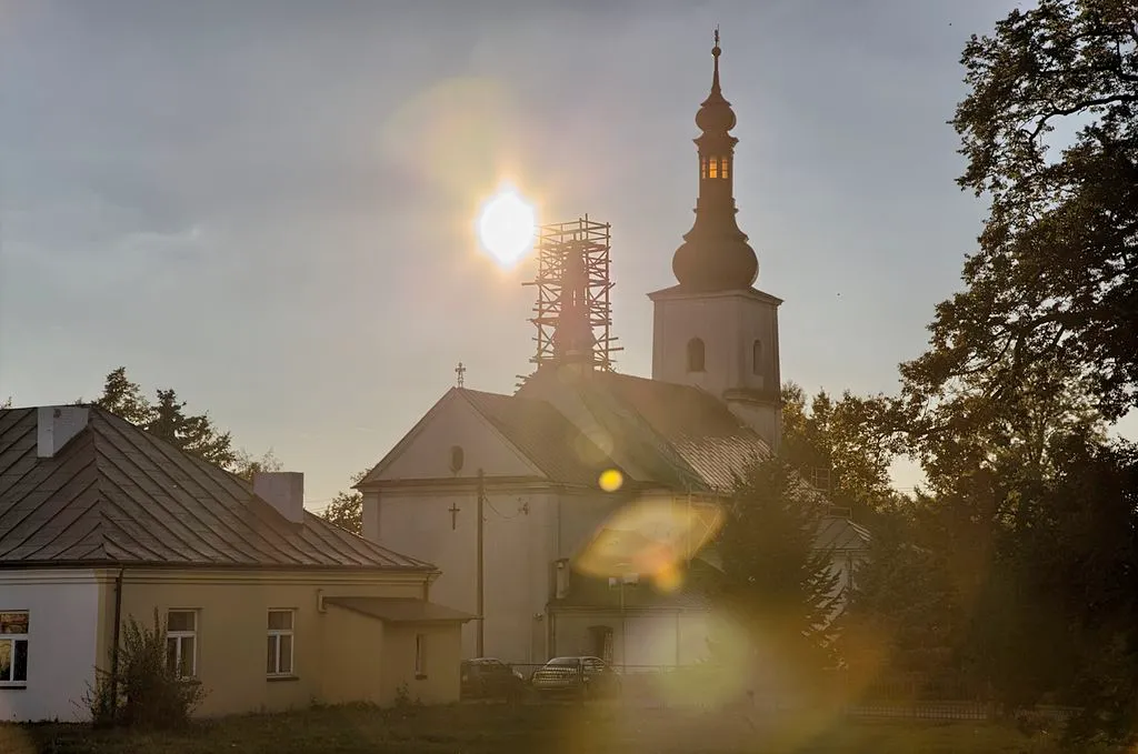 Kościół w Pajęcznie — widok z zewnątrz